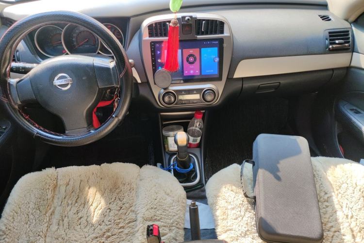 Used Nissan Sylphy 2012 Classic 1.6XE Manual Comfort Edition Center Console