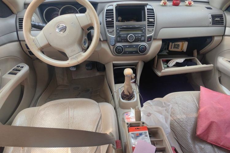 Used Nissan Sylphy 2012 Classic 1.6XE Manual Comfort Edition Center Console