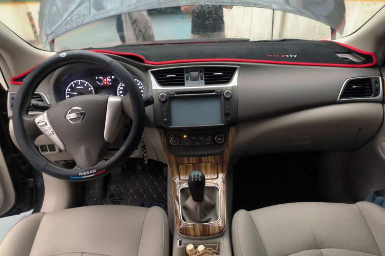Used Nissan Sylphy 2012 1.6 XL Manual Luxury Edition Center Console