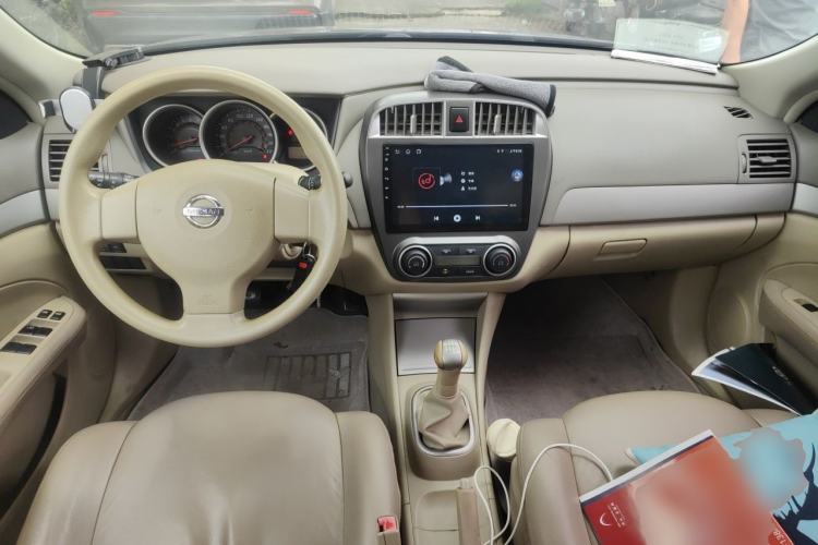 Used Nissan Sylphy 2012 Classic 1.6XE Manual Comfort Edition Center Console