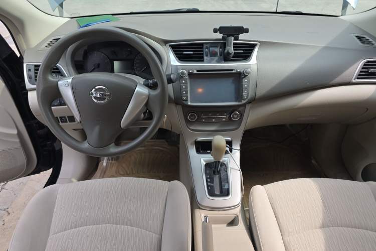 Used Nissan Sylphy 2012 1.6XE CVT Comfort Edition Center Console