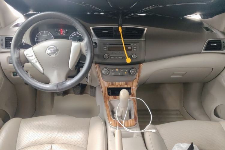 Used Nissan Sylphy 2012 1.6 XL Manual Luxury Edition Center Console