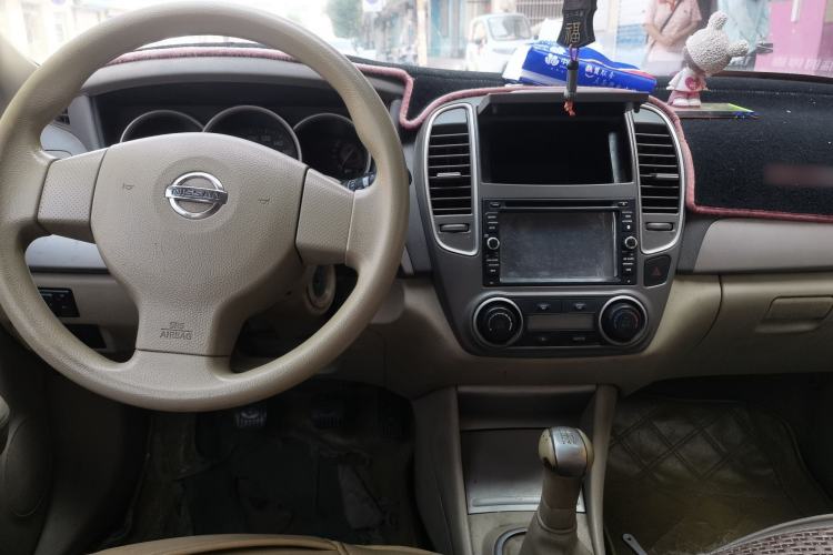 Used Nissan Sylphy 2012 Classic 1.6XE Manual Comfort Edition Center Console