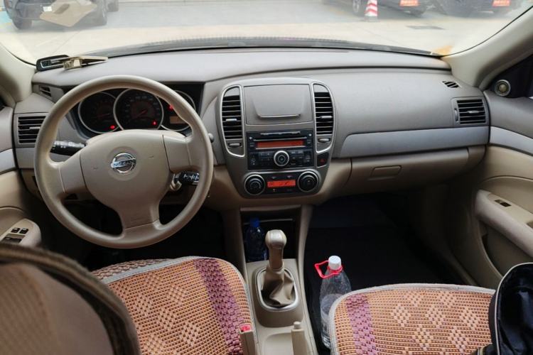 Used Nissan Sylphy 2012 Classic 1.6XE Manual Comfort Edition Center Console