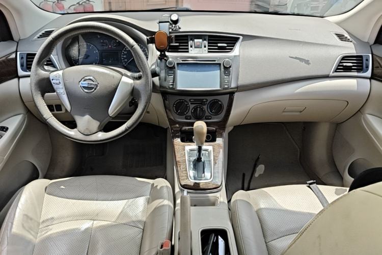 Used Nissan Sylphy 2012 1.6 XL CVT Luxury Edition Center Console