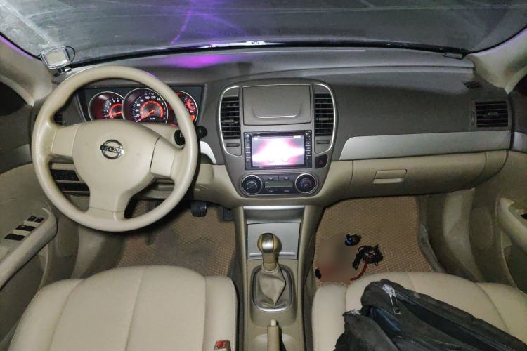 Used Nissan Sylphy 2012 Classic 1.6XE Manual Comfort Edition Center Console