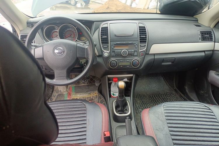 Used Nissan Sylphy 2012 Classic 1.6XE Manual Comfort Edition Center Console
