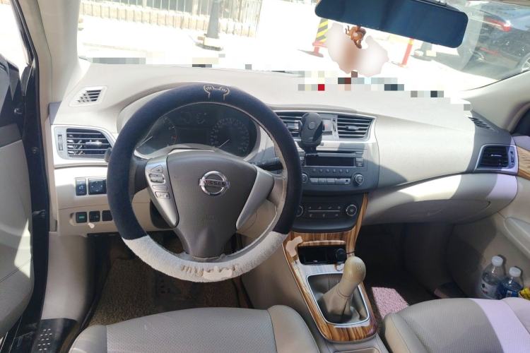 Used Nissan Sylphy 2012 1.6 XL Manual Luxury Edition Center Console