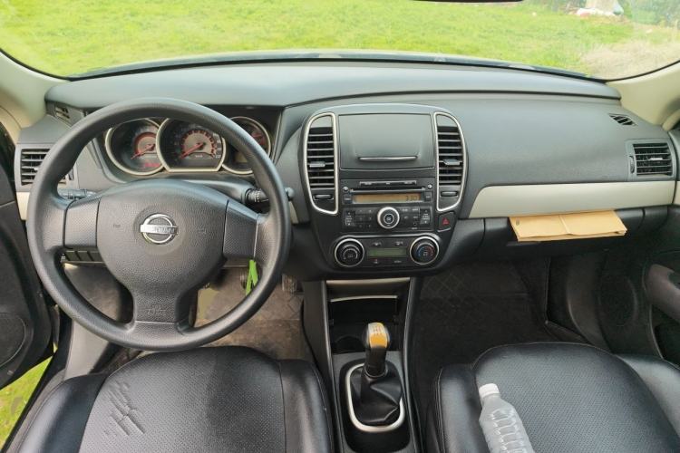Used Nissan Sylphy 2012 Classic 1.6XE Manual Comfort Edition Center Console