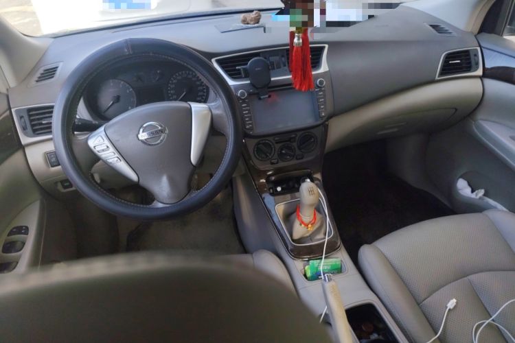 Used Nissan Sylphy 2012 1.6 XL Manual Luxury Edition Center Console