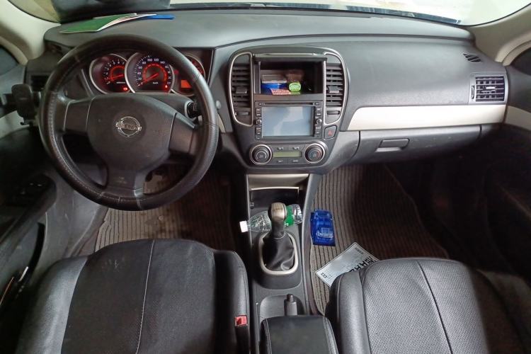 Used Nissan Sylphy 2012 Classic 1.6XE Manual Comfort Edition Center Console
