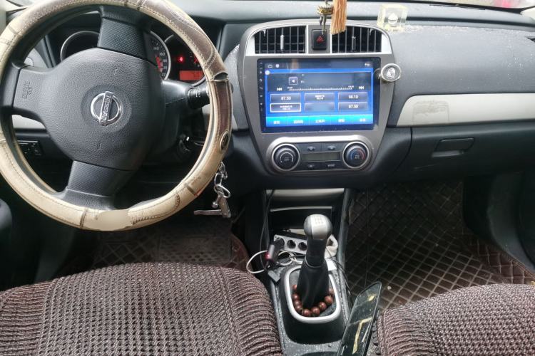 Used Nissan Sylphy 2012 Classic 1.6XE Manual Comfort Edition Center Console
