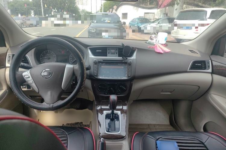 Used Nissan Sylphy 2012 1.6 XL CVT Luxury Edition Center Console