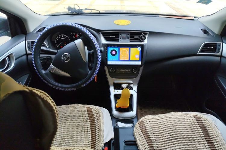 Used Nissan Sylphy 2012 1.6 XL Manual Luxury Edition Center Console