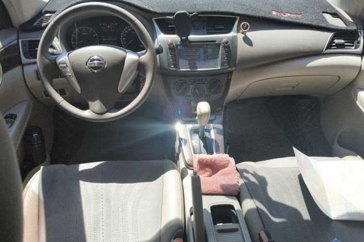 Used Nissan Sylphy 2012 1.6 XL CVT Luxury Edition Center Console