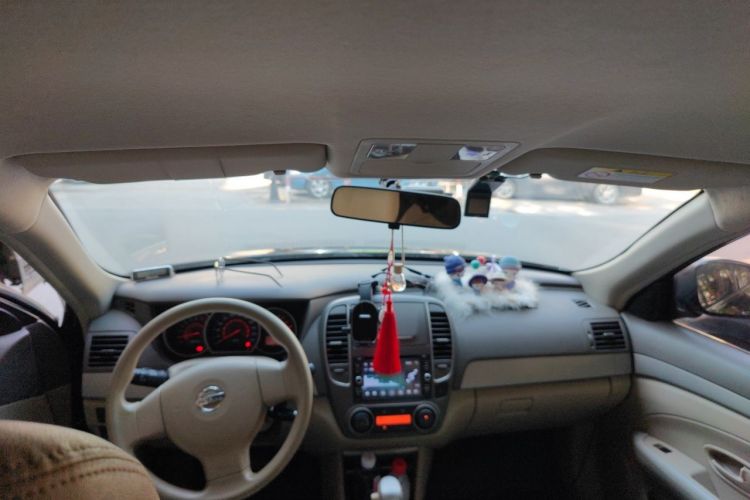 Used Nissan Sylphy 2012 Classic 1.6XE Automatic Comfort Edition Center Console