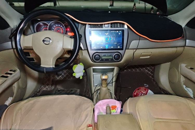 Used Nissan Sylphy 2012 Classic 1.6XE Manual Comfort Edition Center Console