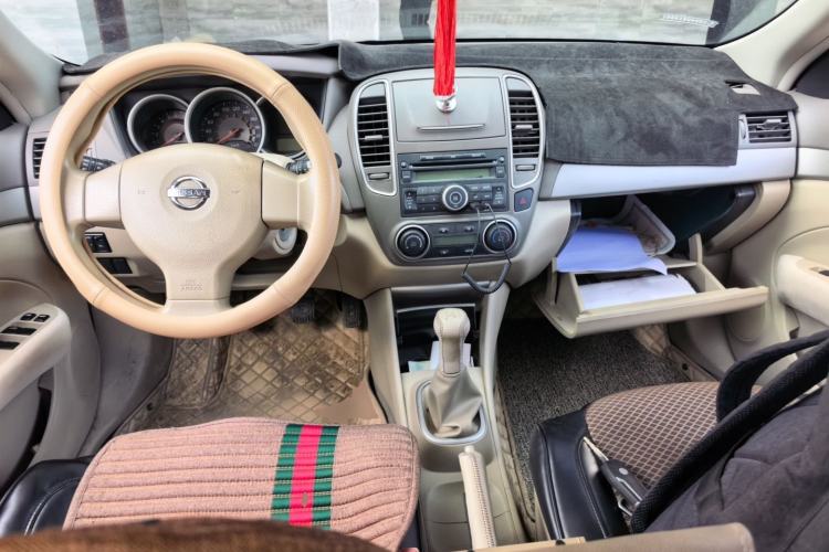 Used Nissan Sylphy 2012 Classic 1.6XE Manual Comfort Edition Center Console