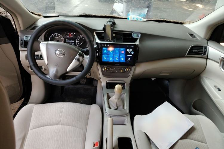 Used Nissan Sylphy 2012 1.6XE Manual Comfort Edition Center Console