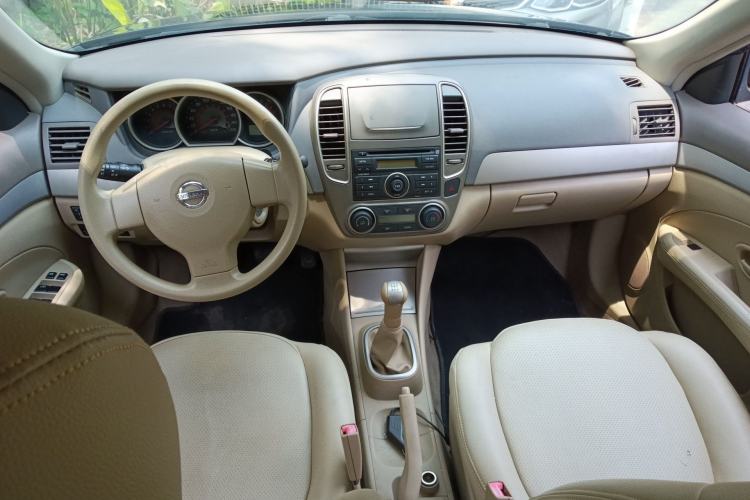 Used Nissan Sylphy 2012 Classic 1.6XE Manual Comfort Edition Center Console