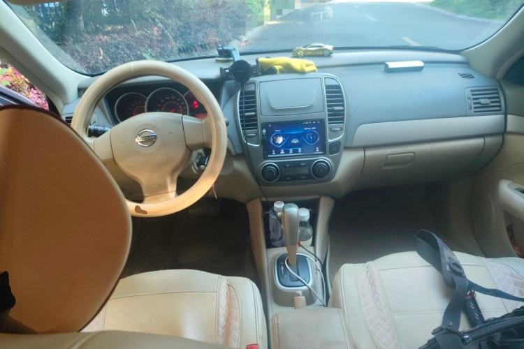 Used Nissan Sylphy 2012 Classic 1.6XE Automatic Comfort Edition Center Console