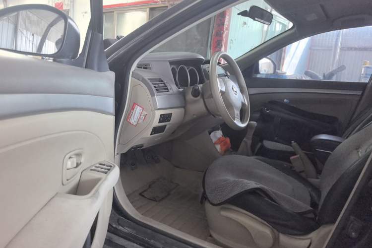 Used Nissan Sylphy 2012 Classic 1.6XE Manual Comfort Edition Driver Seat