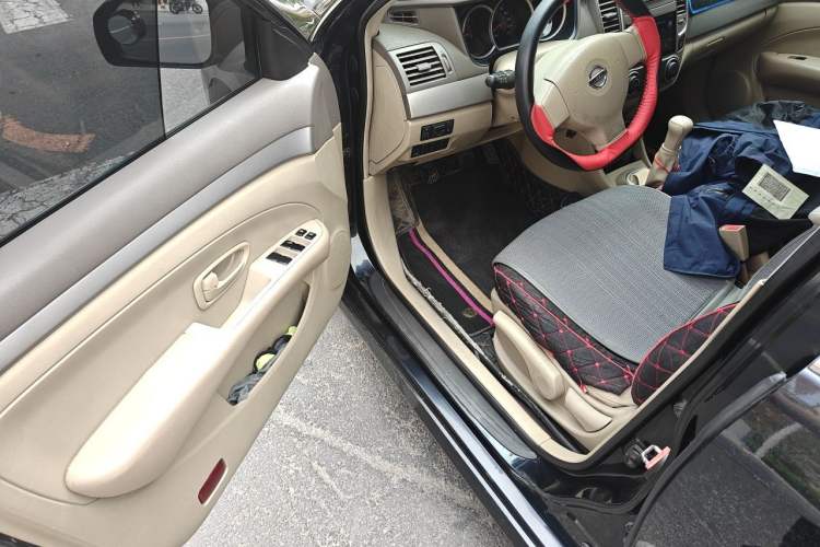 Used Nissan Sylphy 2012 Classic 1.6XE Manual Comfort Edition Driver Seat