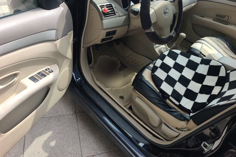 Used Nissan Sylphy 2012 Classic 1.6XE Manual Comfort Edition Driver Seat