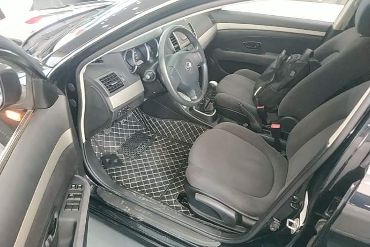 Used Nissan Sylphy 2012 Classic 1.6XE Manual Comfort Edition Driver Seat
