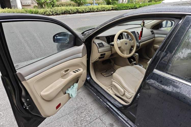 Used Nissan Sylphy 2012 Classic 1.6XE Automatic Comfort Edition Driver Seat