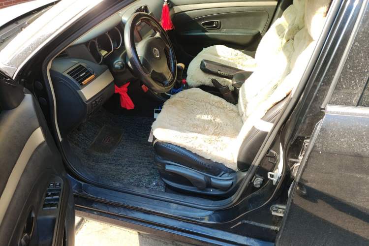 Used Nissan Sylphy 2012 Classic 1.6XE Manual Comfort Edition Driver Seat