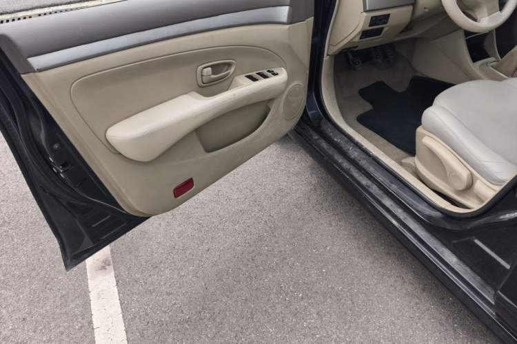 Used Nissan Sylphy 2012 Classic 1.6XE Manual Comfort Edition Driver Seat