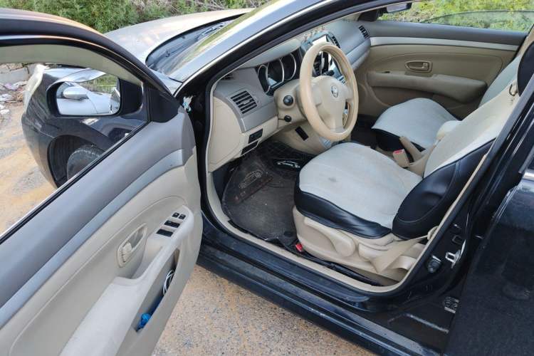 Used Nissan Sylphy 2012 Classic 1.6XE Automatic Comfort Edition Driver Seat
