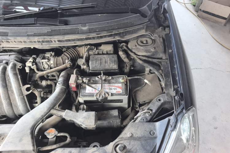 Used Nissan Sylphy 2012 Classic 1.6XE Manual Comfort Edition Engine Bay Left