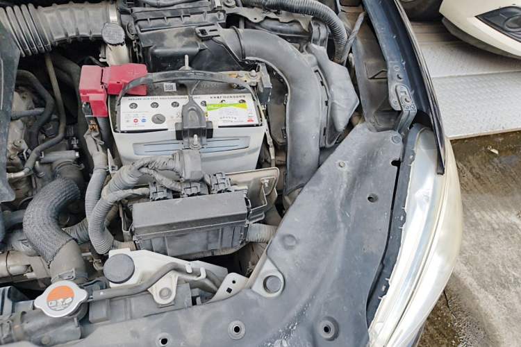 Used Nissan Sylphy 2012 1.6 XL CVT Luxury Edition Engine Bay Left