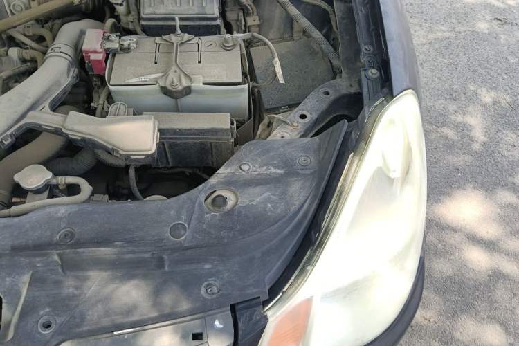Used Nissan Sylphy 2012 Classic 1.6XE Manual Comfort Edition Engine Bay Left