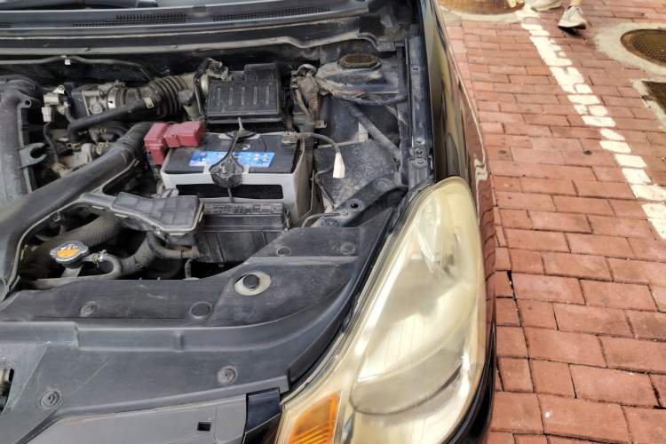 Used Nissan Sylphy 2012 Classic 1.6XE Manual Comfort Edition Engine Bay Left