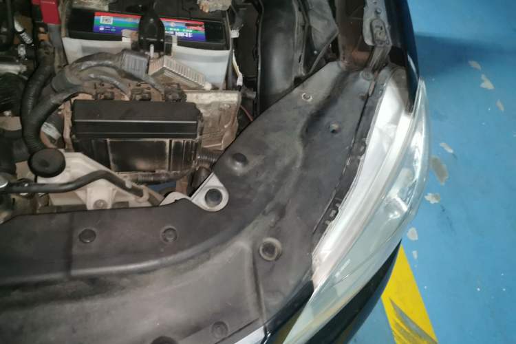 Used Nissan Sylphy 2012 1.6 XL Manual Luxury Edition Engine Bay Left