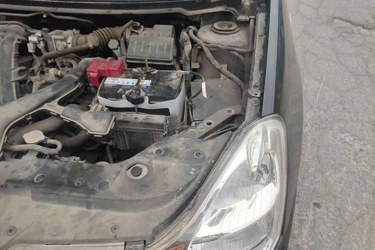 Used Nissan Sylphy 2012 Classic 1.6XE Manual Comfort Edition Engine Bay Left