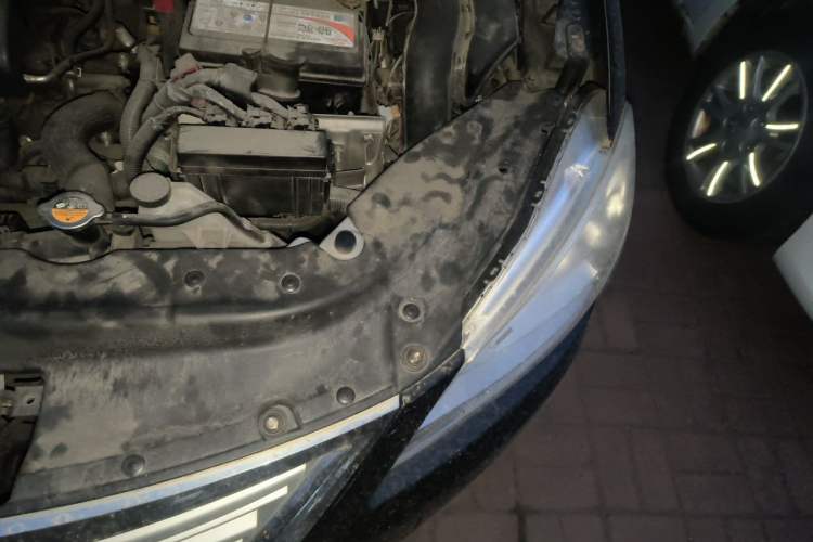 Used Nissan Sylphy 2012 1.6 XL Manual Luxury Edition Engine Bay Left