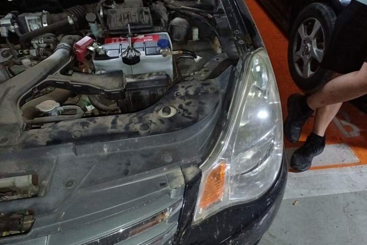 Used Nissan Sylphy 2012 Classic 1.6XE Manual Comfort Edition Engine Bay Left