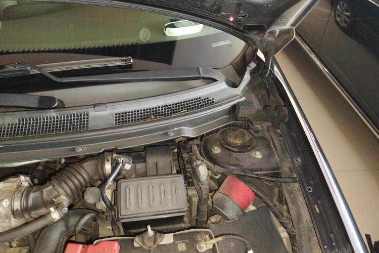 Used Nissan Sylphy 2012 Classic 1.6XE Automatic Comfort Edition Engine Bay Left