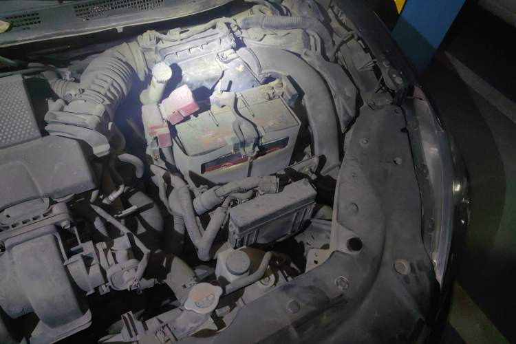 Used Nissan Sylphy 2012 1.8XL CVT Luxury Edition Engine Bay Left
