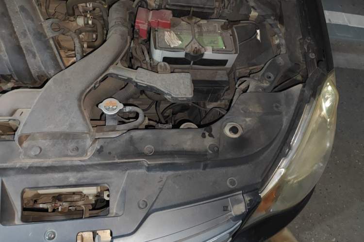 Used Nissan Sylphy 2012 Classic 1.6XE Manual Comfort Edition Engine Bay Left