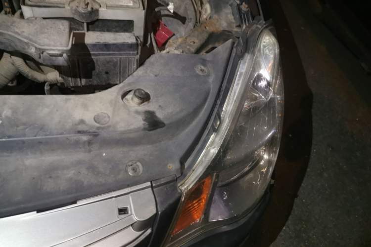 Used Nissan Sylphy 2012 Classic 1.6XE Manual Comfort Edition Engine Bay Left