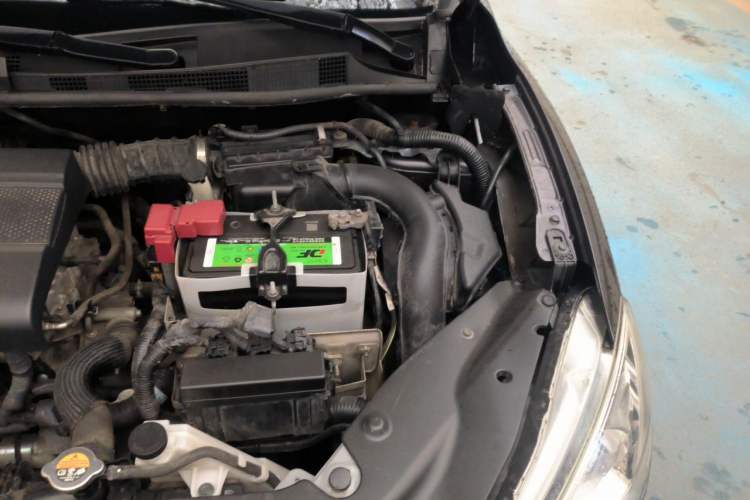 Used Nissan Sylphy 2012 1.6 XL Manual Luxury Edition Engine Bay Left