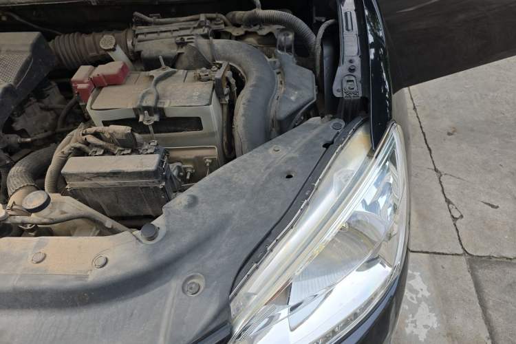 Used Nissan Sylphy 2012 1.6XE CVT Comfort Edition Engine Bay Left
