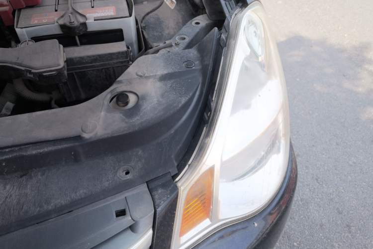 Used Nissan Sylphy 2012 Classic 1.6XE Manual Comfort Edition Engine Bay Left