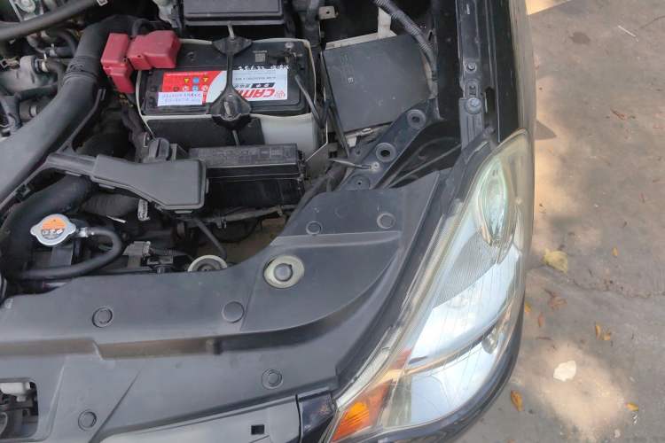 Used Nissan Sylphy 2012 1.6XE Manual Comfort Edition Engine Bay Left