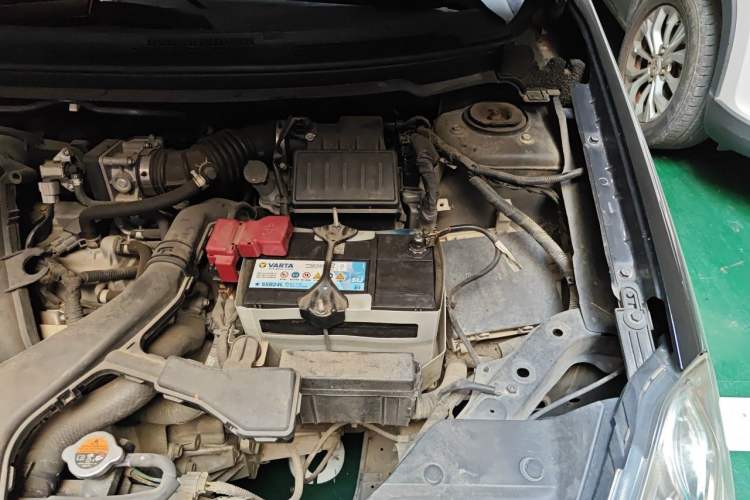 Used Nissan Sylphy 2012 Classic 1.6XE Manual Comfort Edition Engine Bay Left